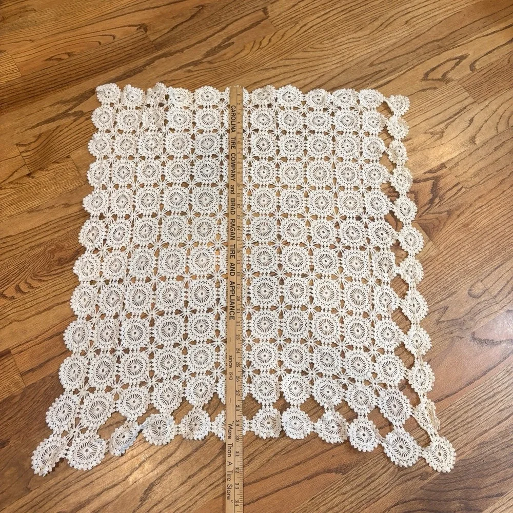 Vintage Handmade Crochet Lace Tablecloth Doily Medallion Motif 30